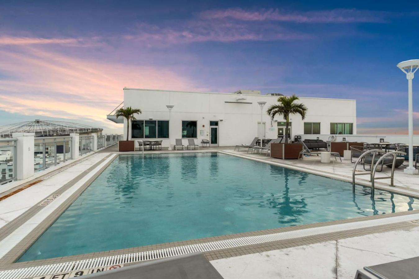 Modern 2 Bed Getaway Steps From Tropicana Field São Petersburgo Exterior foto